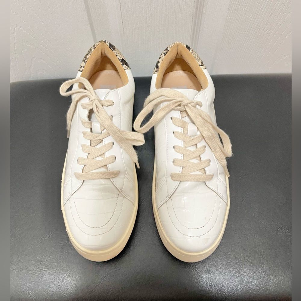 Womens Shoes Fashion Sneakers Size 7.5 Snake Print White Raven